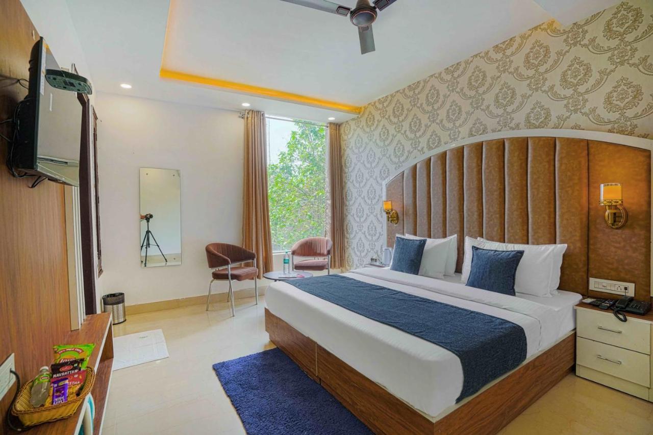 Hotel Paras Chandigarh Zirakpur Exterior photo