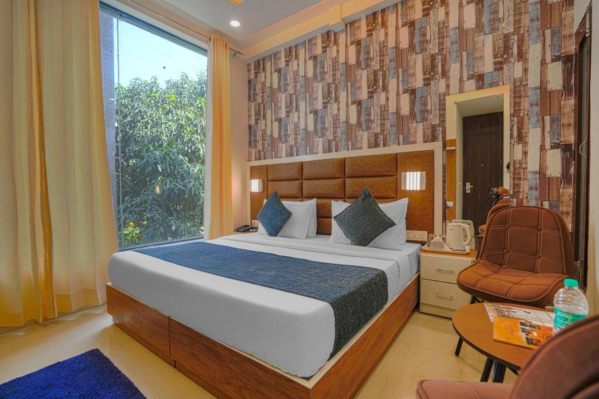 Hotel Paras Chandigarh Zirakpur Exterior photo