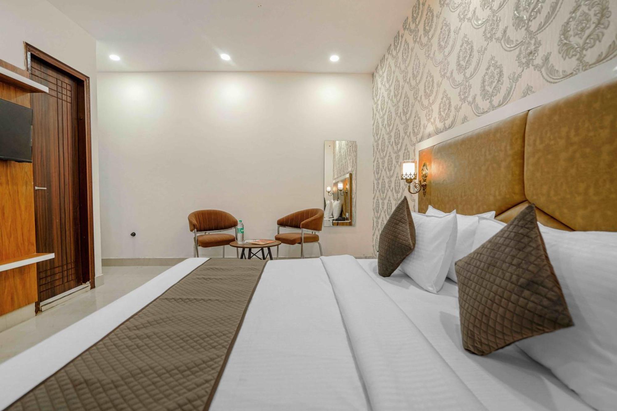 Hotel Paras Chandigarh Zirakpur Exterior photo