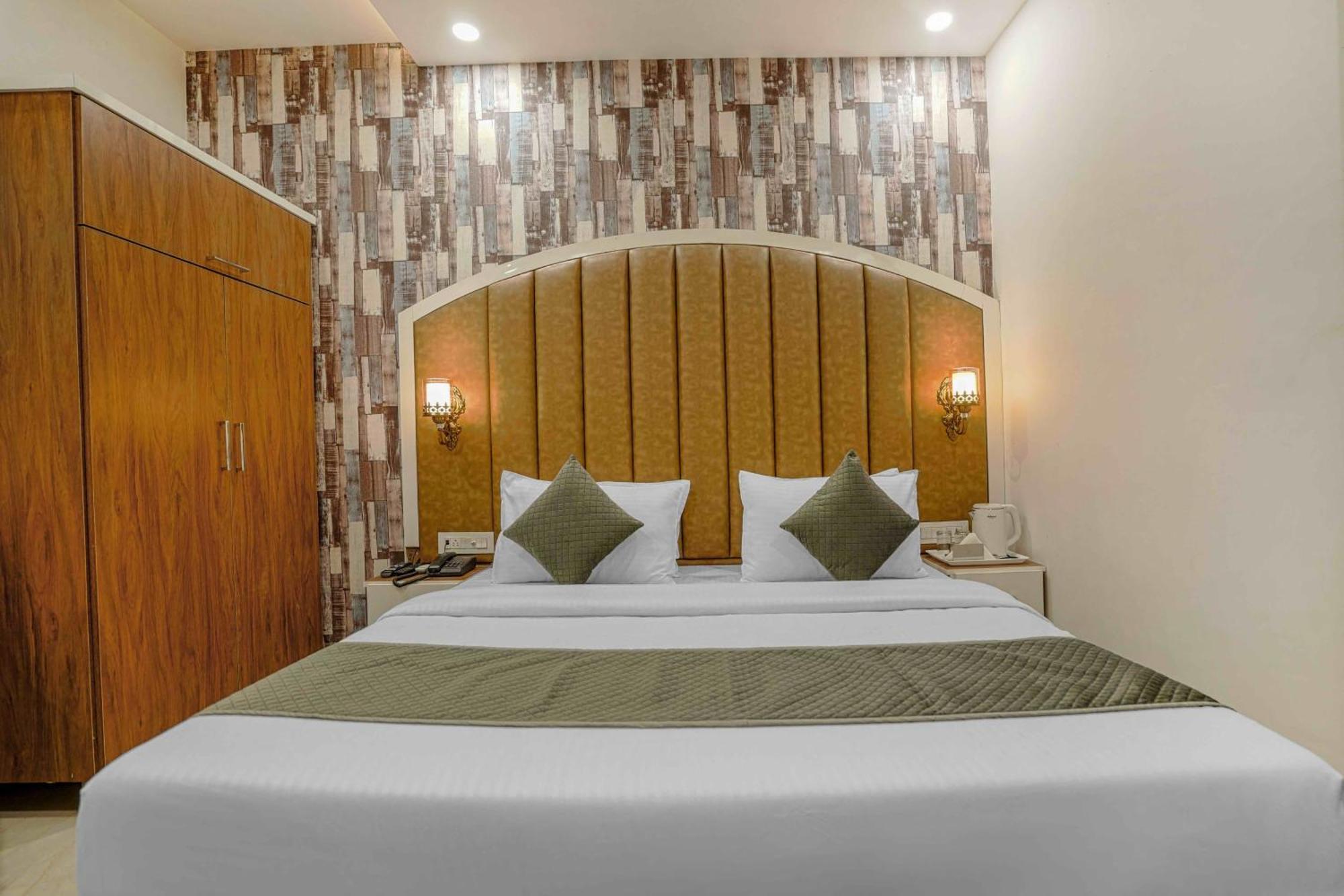 Hotel Paras Chandigarh Zirakpur Exterior photo