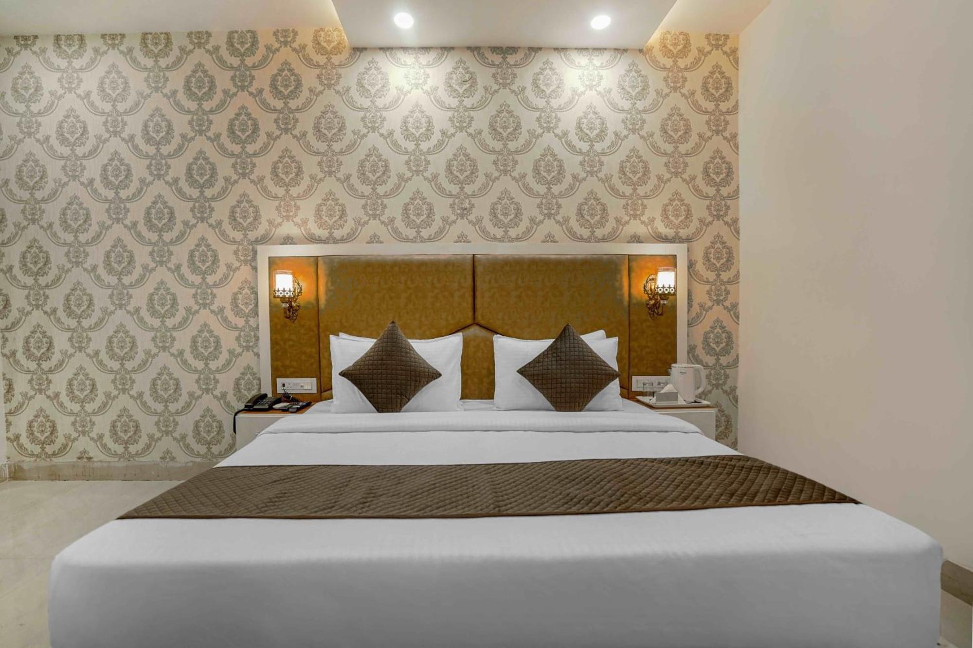 Hotel Paras Chandigarh Zirakpur Exterior photo