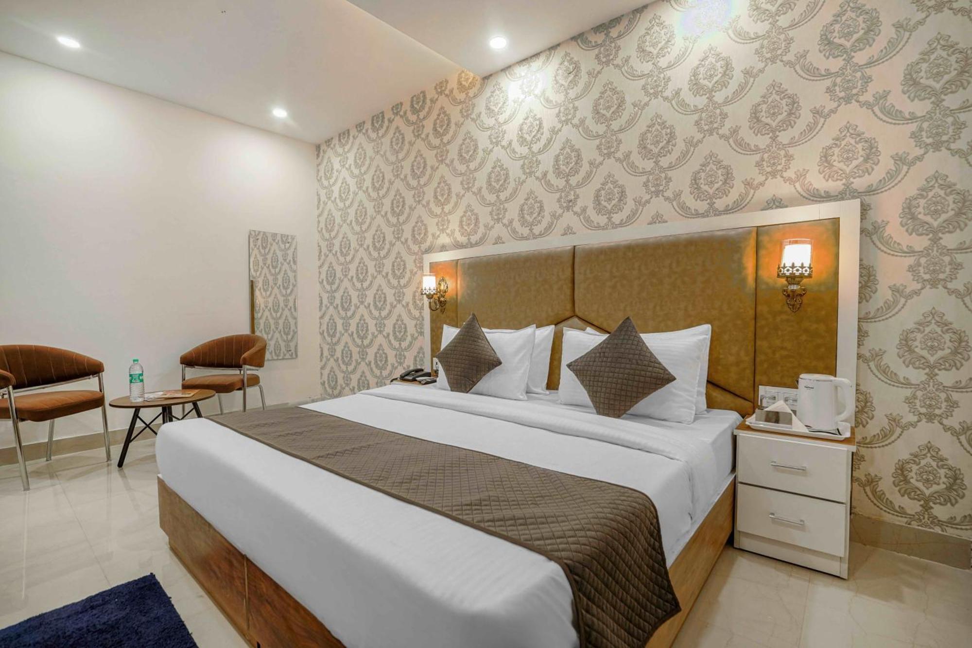 Hotel Paras Chandigarh Zirakpur Exterior photo