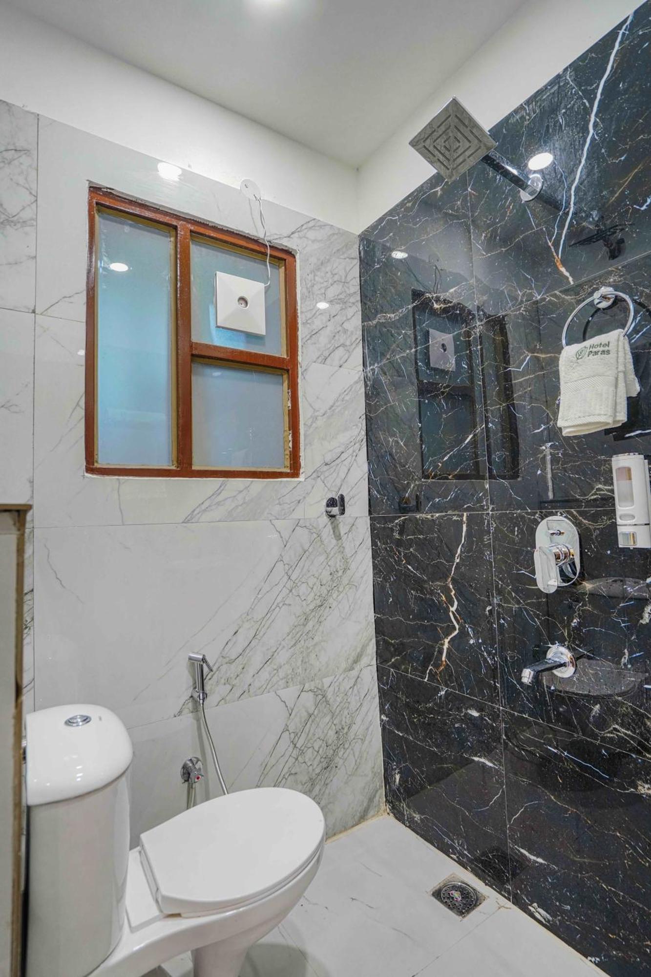 Hotel Paras Chandigarh Zirakpur Exterior photo