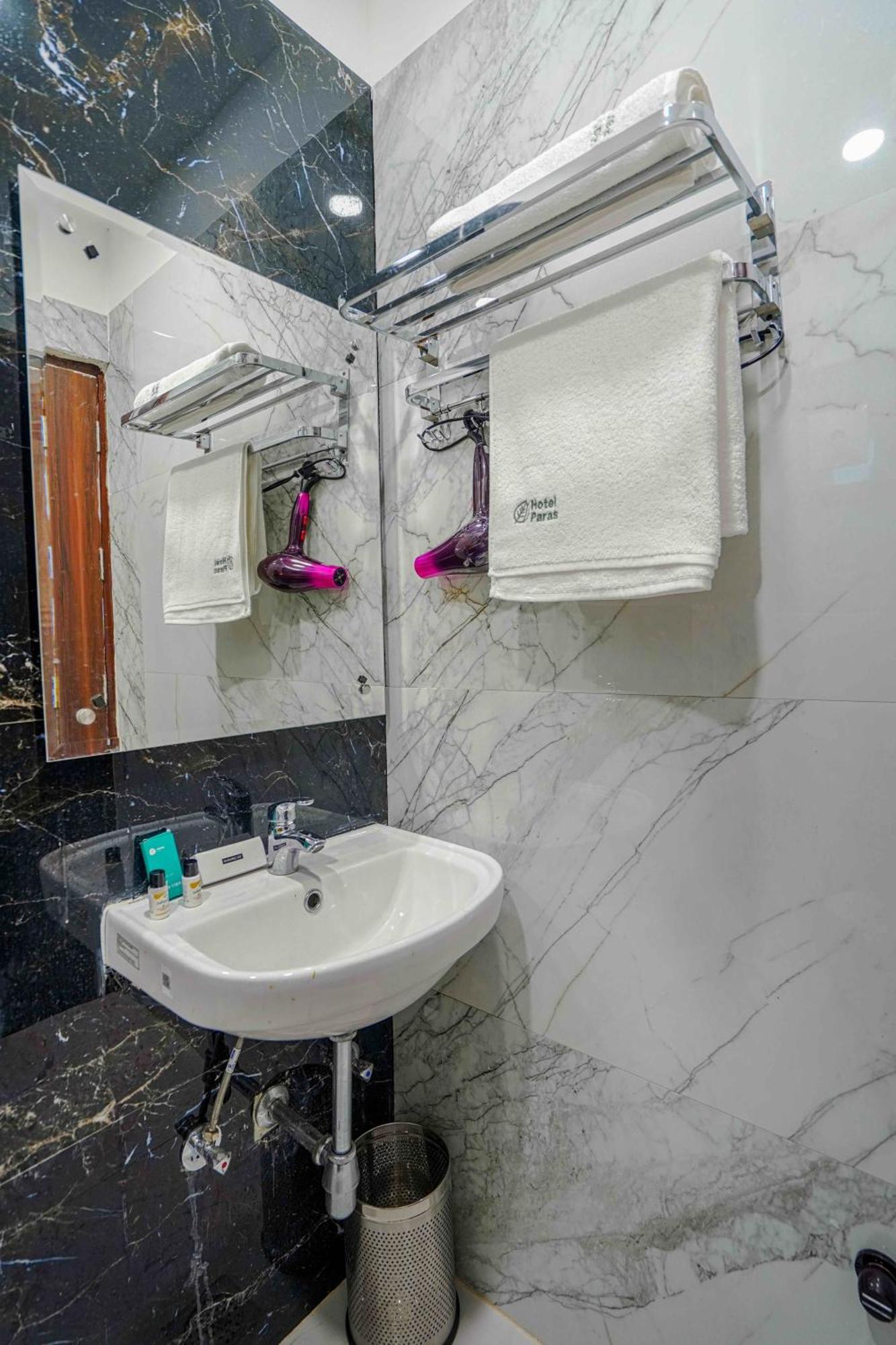 Hotel Paras Chandigarh Zirakpur Exterior photo
